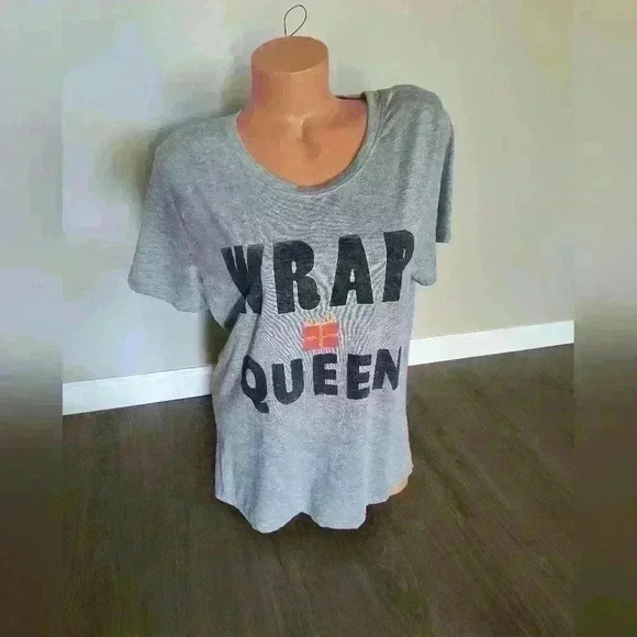 Zoe + Liv Womens Wrap Queen Present Graphics Gray Short Sleeve Tshirt Size XXL - Picture 1 of 8